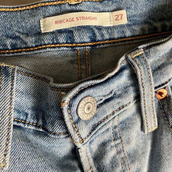 Levi's Light Blue Ribcage Straight Jeans - Picture 3 of 6